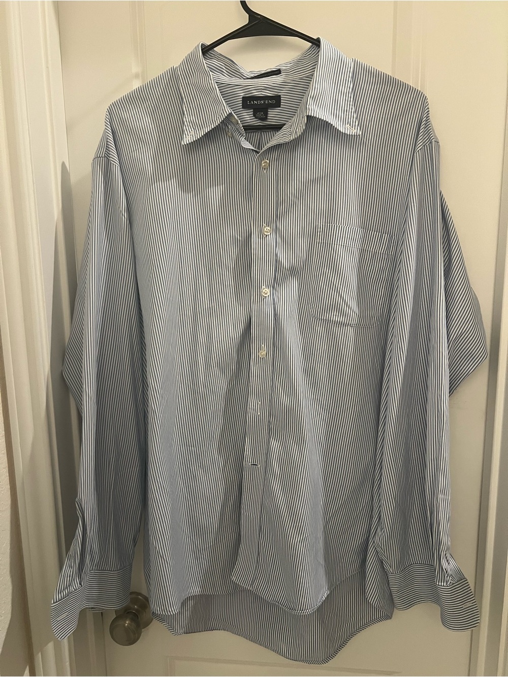 Lands’ End Men’s 17 35 Blue White Pinstripe Button Front Dress Shirt Long Sleeve